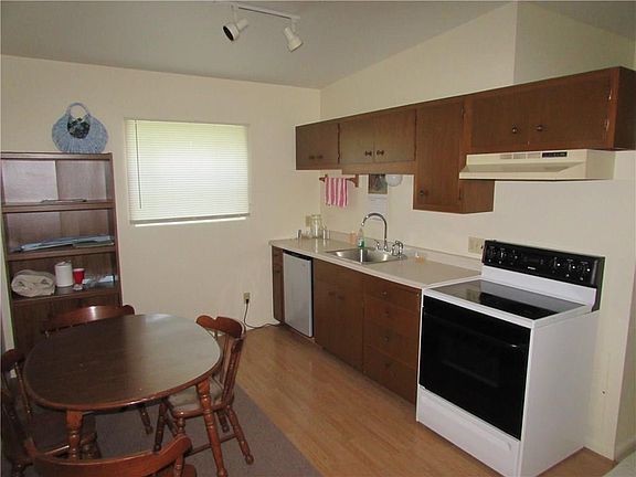 4th image of 104 Holmes Dr