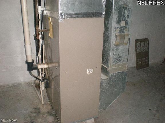 4th image of 733 Columbus Ave NE