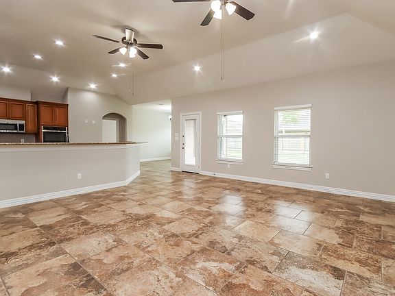 5th image of 610 New London Dr