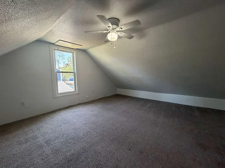 3130 W 33rd St — Photo 22