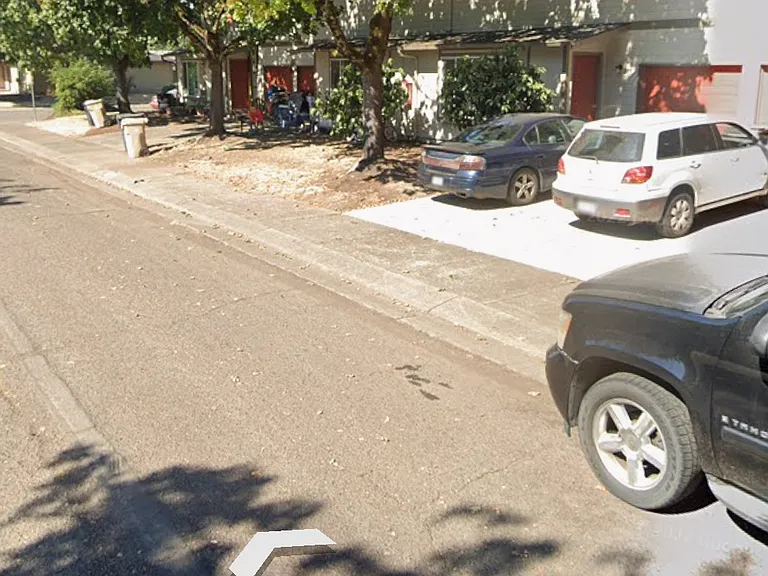 685 Manor Way — Photo 2