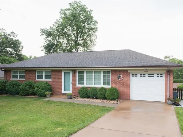 8828 Crest Oak Ln, Saint Louis, MO 63126