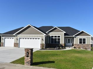 4613 Trinity Lakes Dr, Quincy, IL 62305