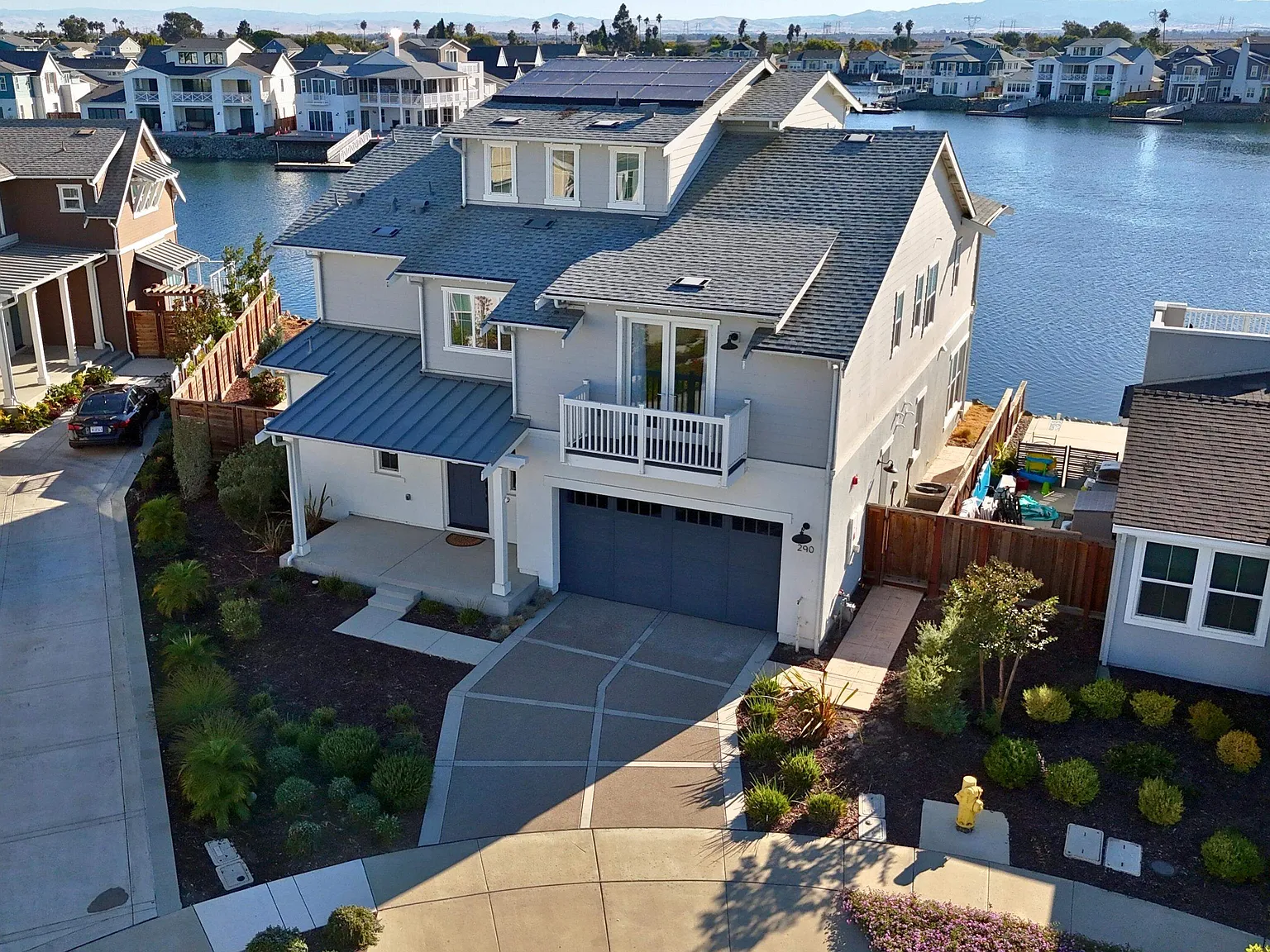 290 Waterside Pl photo 1