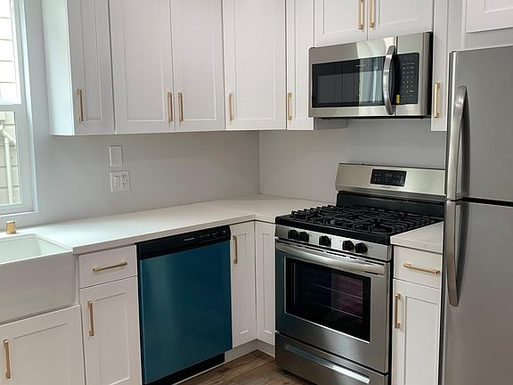 3rd image of 3039 California St Unit 4