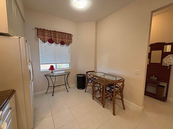 5th image of 27 Harbour Isle Drive W #305