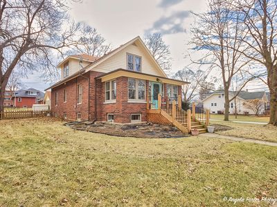 201 1st St, Crystal Lake, IL, 60014