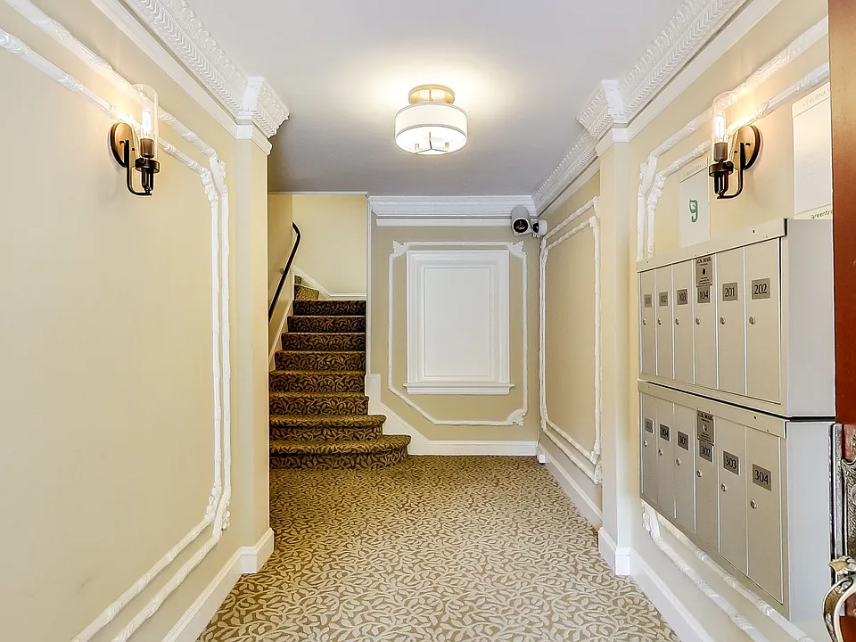 65 Buena Vista Ave E