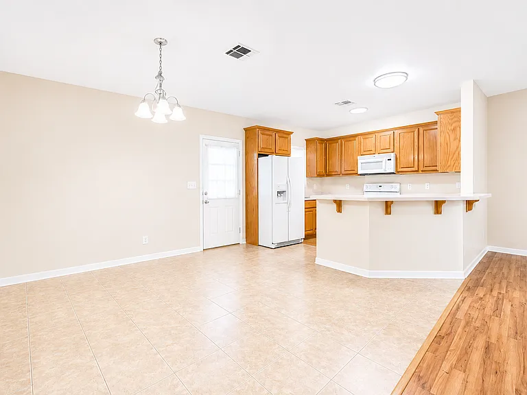 138 Lake Forest Dr — Photo 4