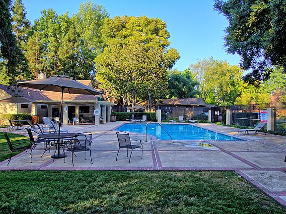 Community Pool_12312018