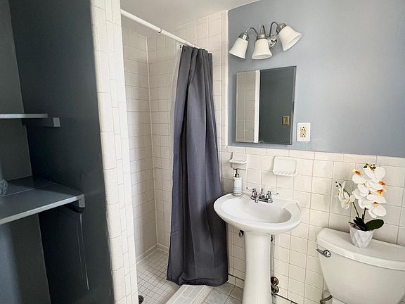 3rd image of 3515 Washington Blvd APT 412