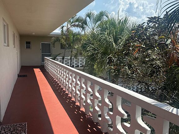 4th image of 2812 S Garden Dr #304