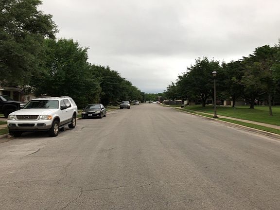 4th image of 15332 Sarahs Creek Dr