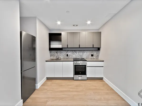 290 Linden Boulevard image 5 of 20