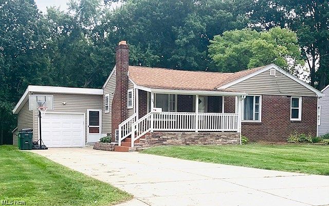 1st image of 121 9th St NE