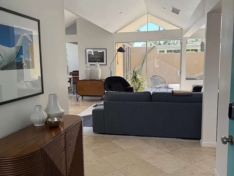 193 W Merito Pl — Photo 2