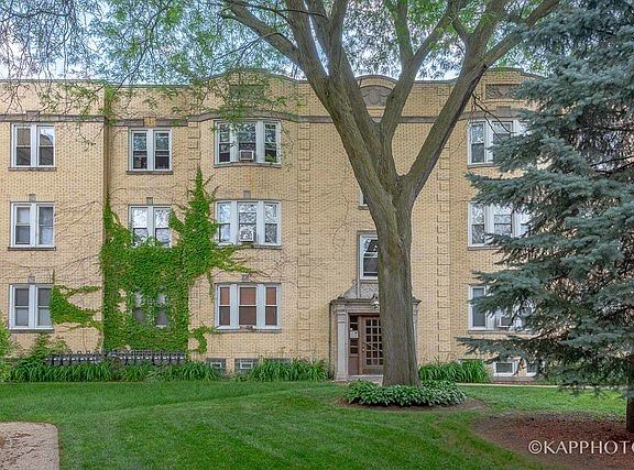 2nd image of 4448 W Gunnison St APT 2A