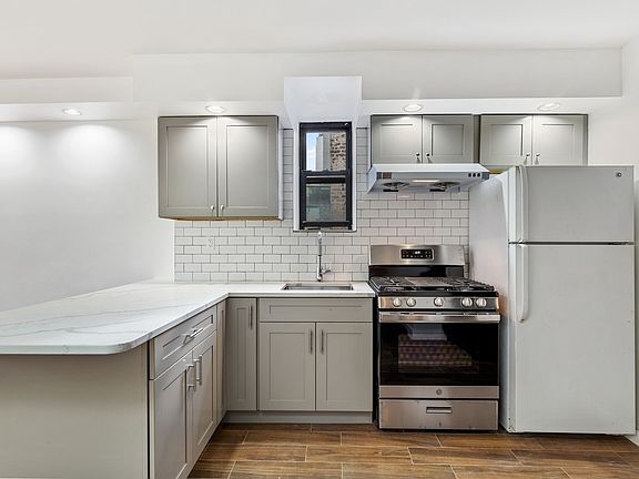 3rd image of 3 Doyers St APT 5A