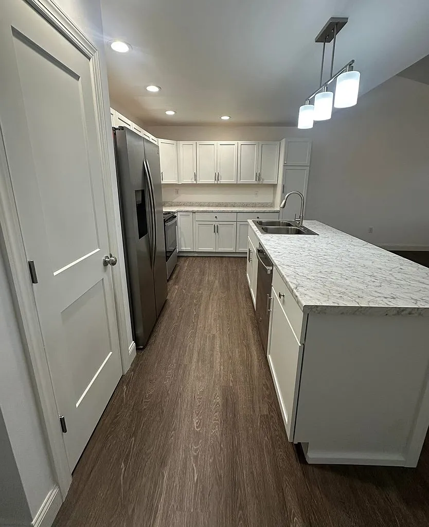 2 bed, 1.0 bath, $1,600 — Photo 3