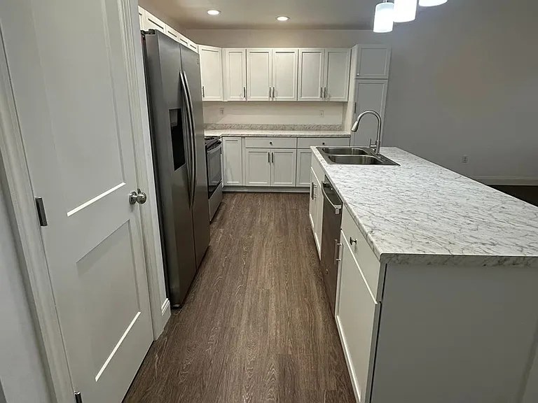 634 Meadows Ln #B — Photo 3