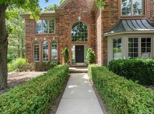 285 Wyngate Dr, Rochester, MI 48307