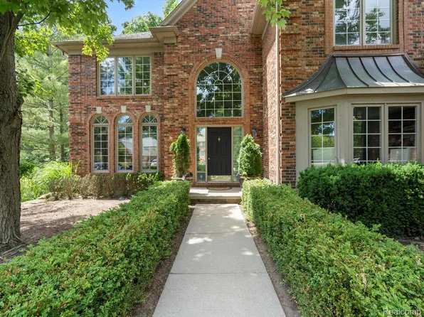 285 Wyngate Dr, Rochester, MI 48307