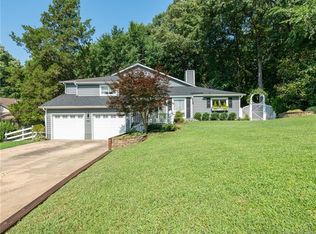 8124 Rittenhouse Cir, Charlotte, NC 28270