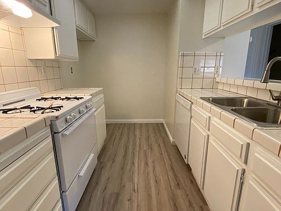 5th image of 1061 Grand Ave #303