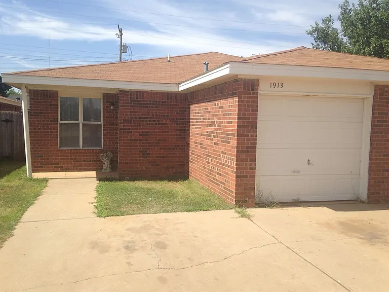 1913 S Loop 289 — Photo 10