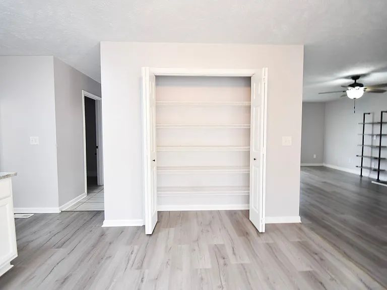 135 Lenoir Dr — Photo 7