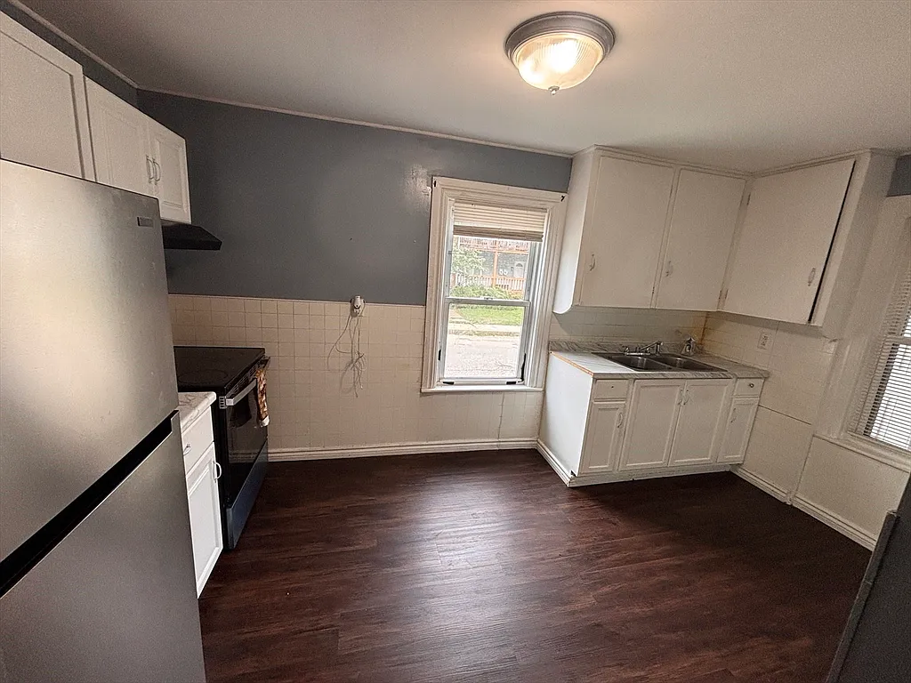 3 bed, 1.0 bath, 1000 sqft, $2,100 — Photo 4