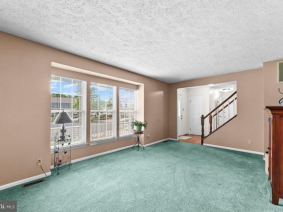 5th image of 11 Sweetgum Ct