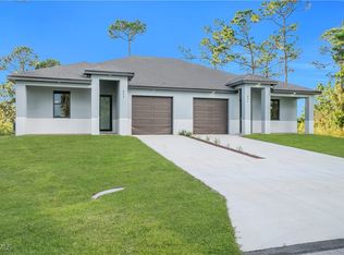 452/454 Loretta Ave S, Lehigh Acres, FL 33974