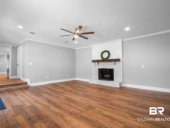 3rd image of 10331 Garris Dr