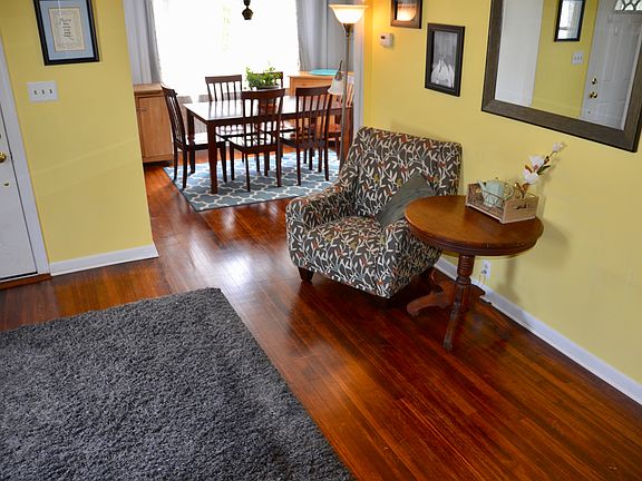 4th image of 8 Waxberg Ln