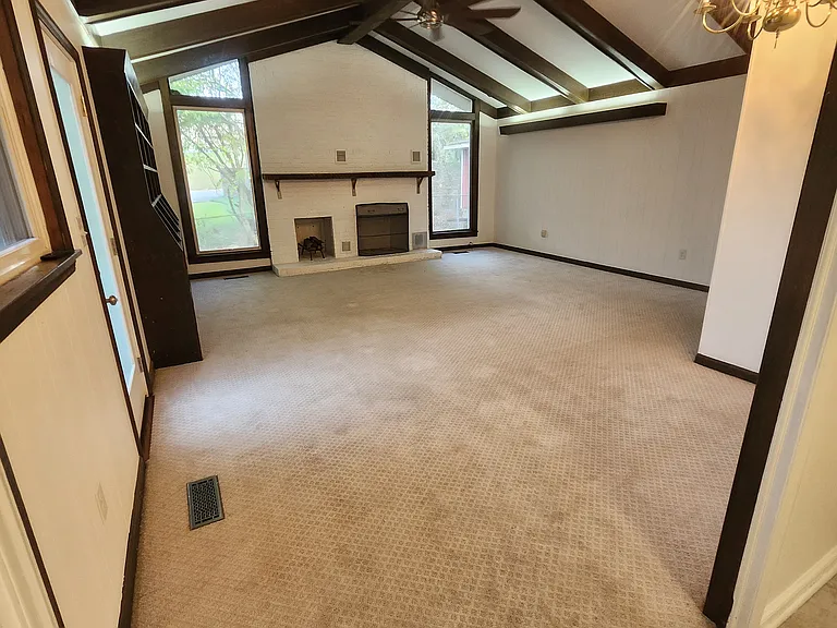 2322 Oakland Dr NW — Photo 3