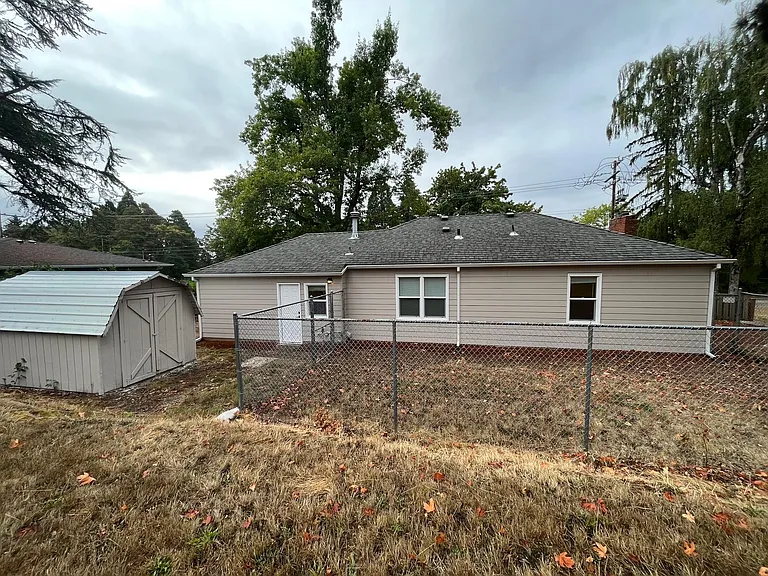 15800 SE Oatfield Rd — Photo 4