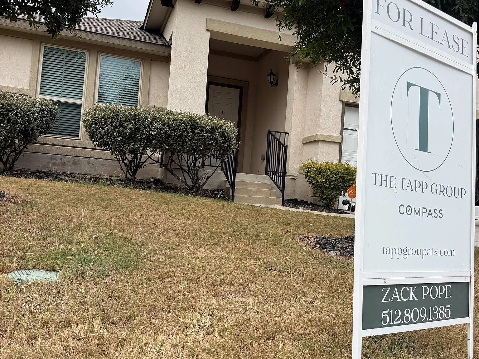 3 bed, 2.0 bath, 1700 sqft, $2,195 — Photo 2