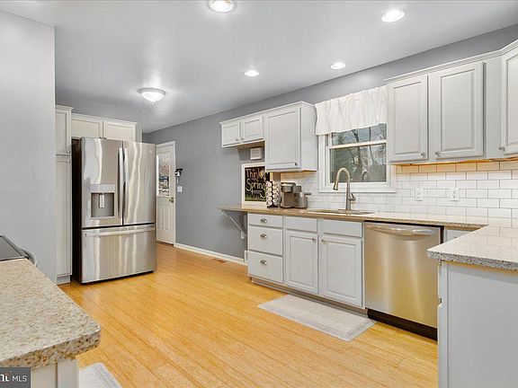 5th image of 2800 Kaetzel Rd