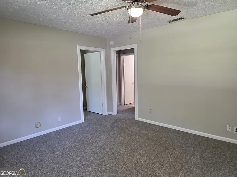 404 E Moore St — Photo 3