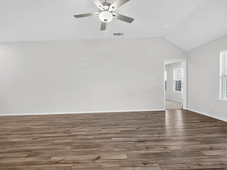 2704 Rambling Rd — Photo 16