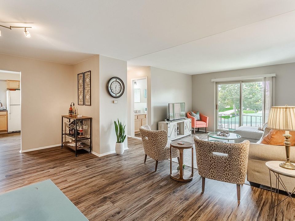 1st image of 1942 Axtell Dr APT 6