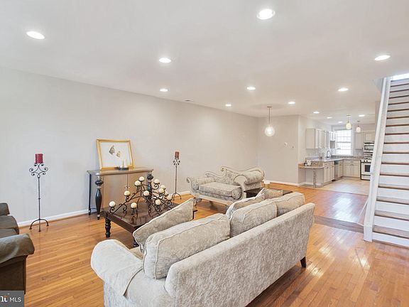 5th image of 824 12th St NE