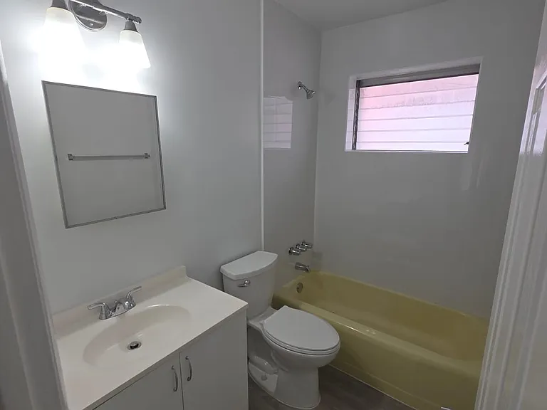 7624 Pembroke Rd #C — Photo 5