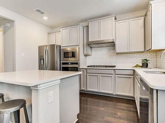 2nd image of 2557 Bozeman Ln