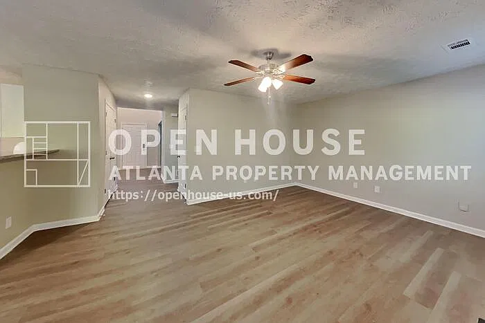 4 bed, 2.5 bath, 2397 sqft, $2,100 — Photo 4