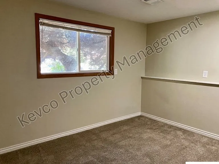 308 Briarwood Rd — Photo 17