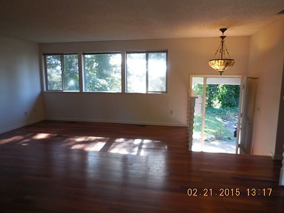 4th image of 2724 Fairview Ct