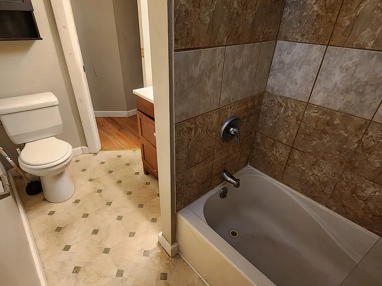 186 N Elm St #2 — Photo 16
