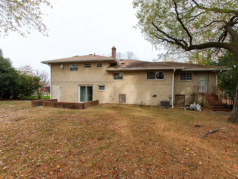 10 Warren Dr — Photo 6
